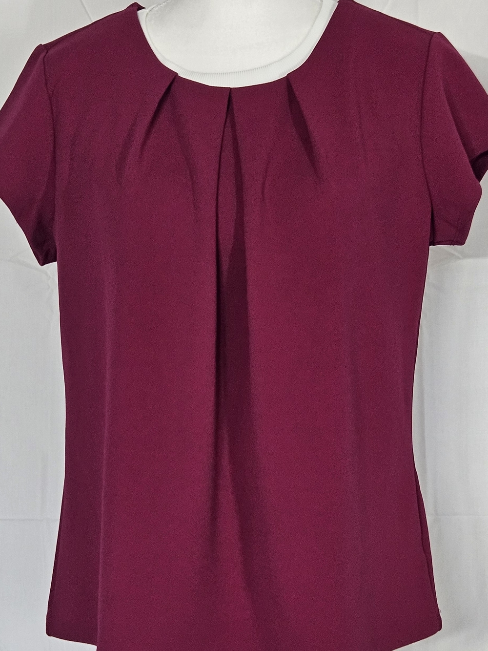 Liz Claiborne Berry Magenta Short Sleeve Pleat Front Top